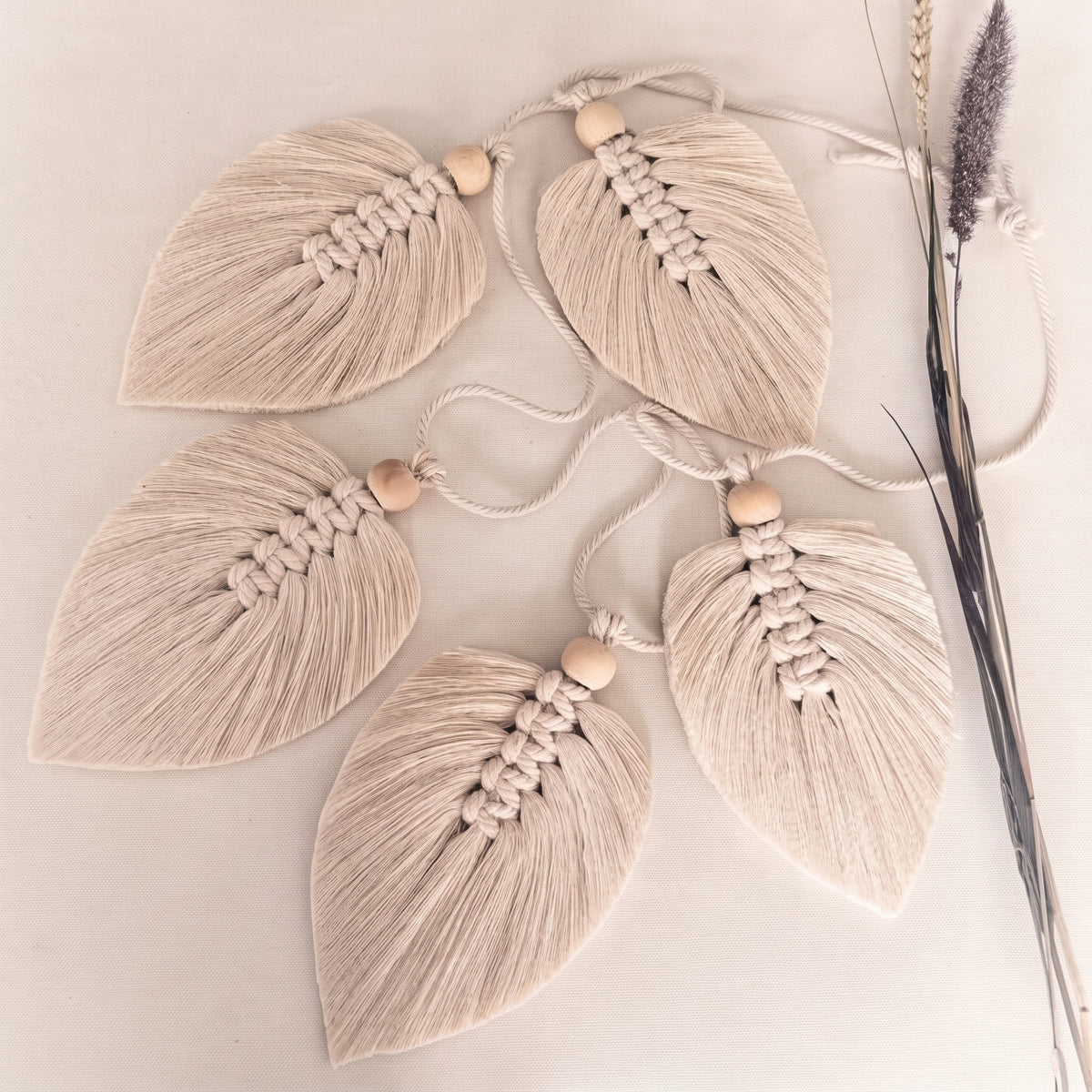 Boho Leaf Wall Tapestry, Handwoven Macrame Wall Hanging, Nature-Inspired Woven Wall Decor for Bedroom, Living Room & Home
