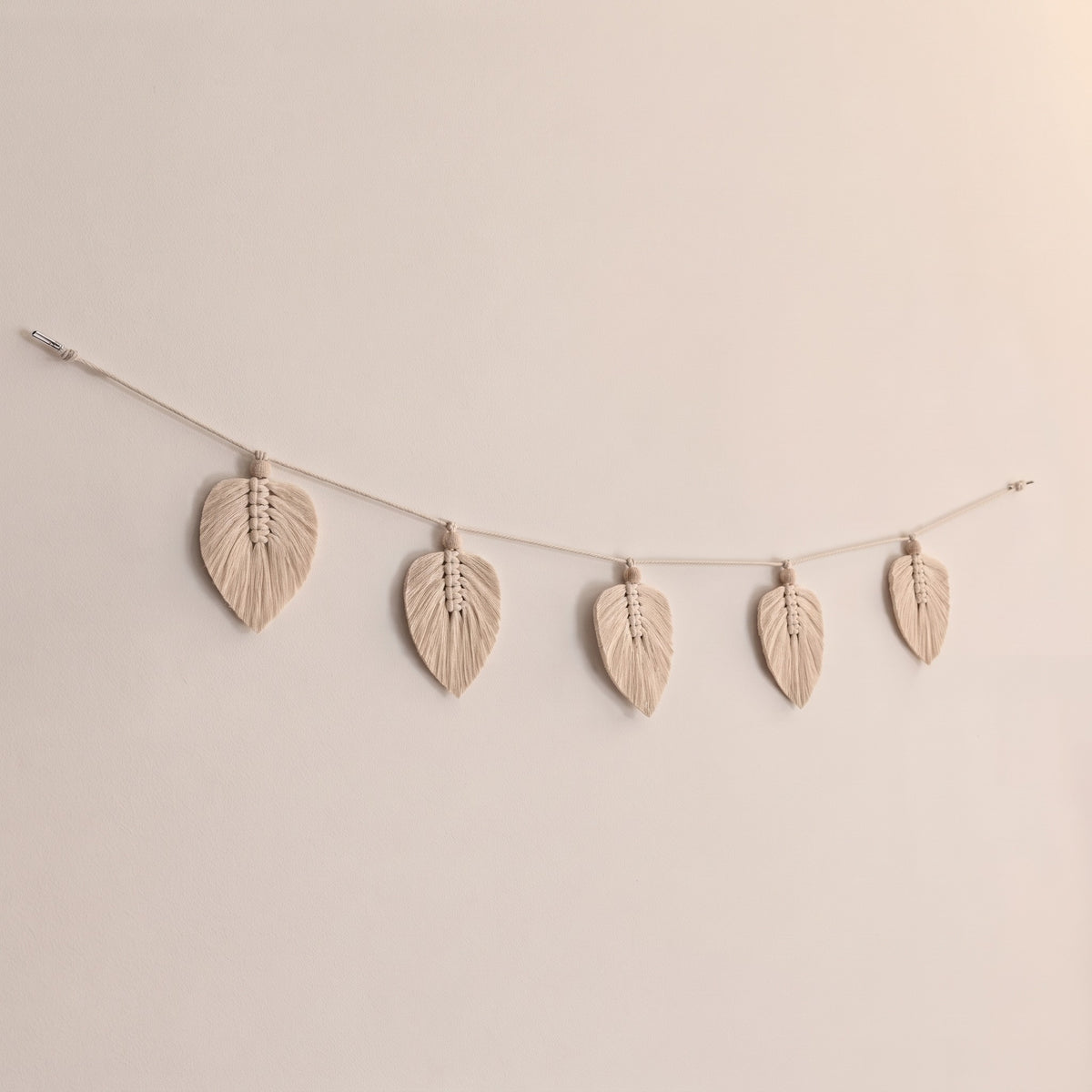 Boho Leaf Wall Tapestry, Handwoven Macrame Wall Hanging, Nature-Inspired Woven Wall Decor for Bedroom, Living Room & Home